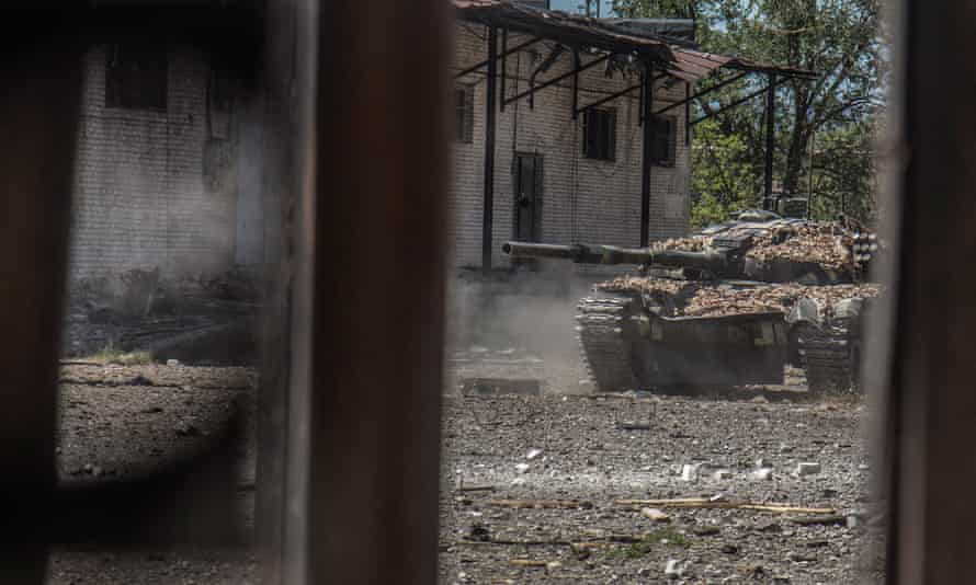 A tank of the Ukrainian Armed Forces its seen in the industrial area of the city of Sievierodonetsk
